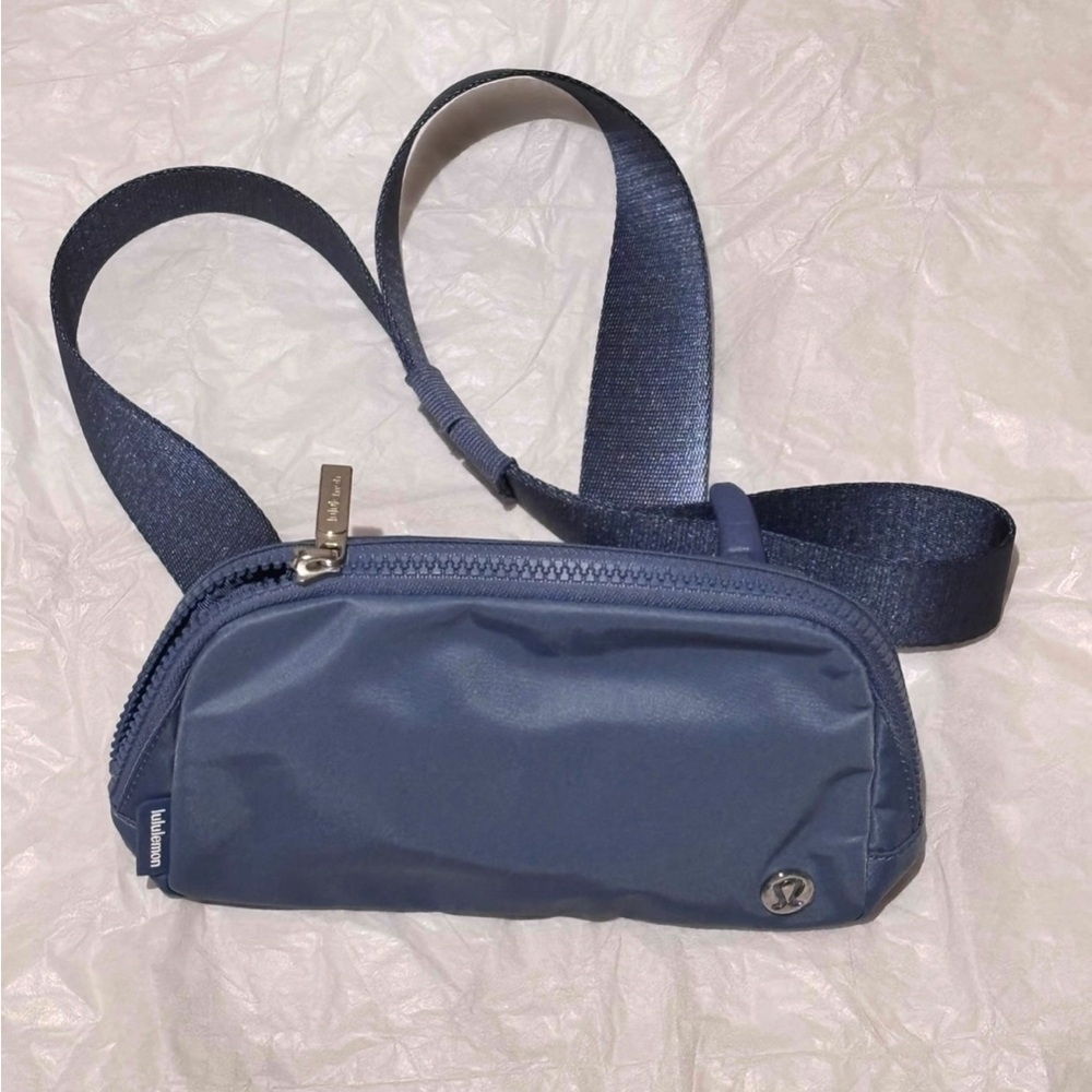 Lululemon Everywhere Belt Bag 1L